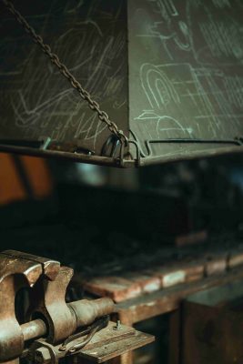 werkbank detail metall späne nahaufnahme_0044.jpeg